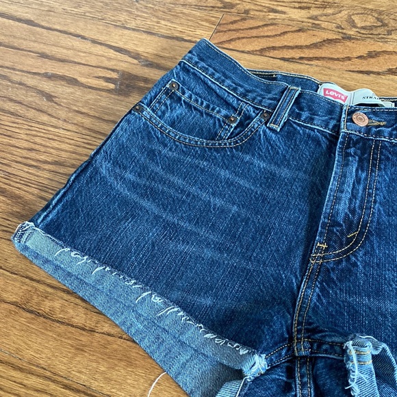 Vintage Levi’s Denim Shorts - Picture 2 of 5